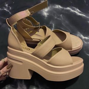 EGO Shoes BRAND NEW Nude Platform Heels